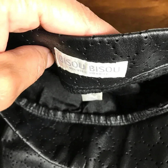 Bisou Bisou faux leather skirt Sz large - Picture 3 of 3